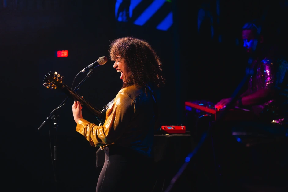 https://jackievenson.com/